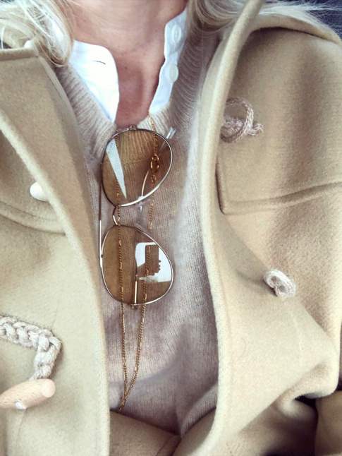Duffle-coat + lunettes aviateurs = le bon mix