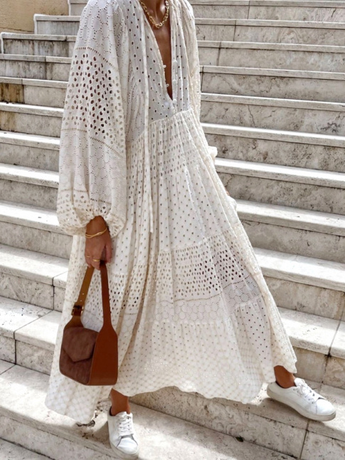 Envie de longue robe estivale romantique  twister  coups de baskets blanches et de bijoux dors...