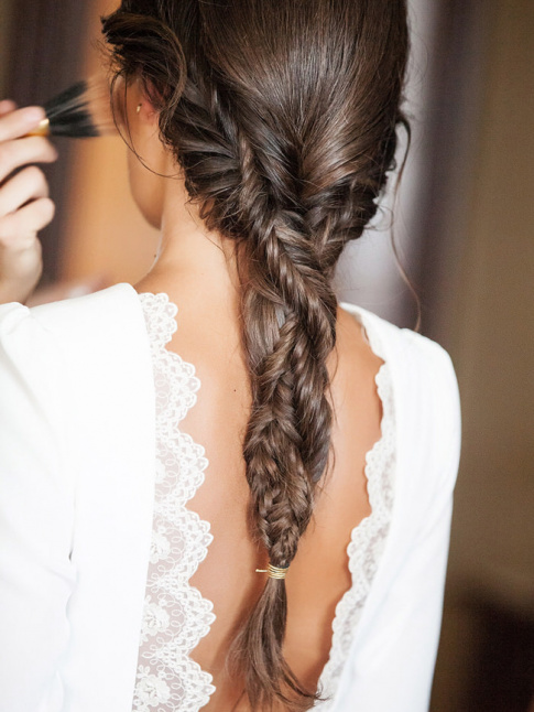 Pour changer du chignon loose, on pense  la double tresse pi  torsader !