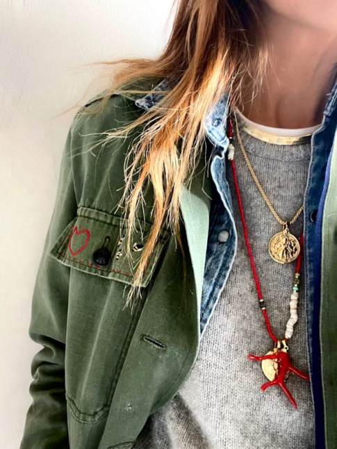 Et si l'on superposait chemise en jean et surchemise army ?