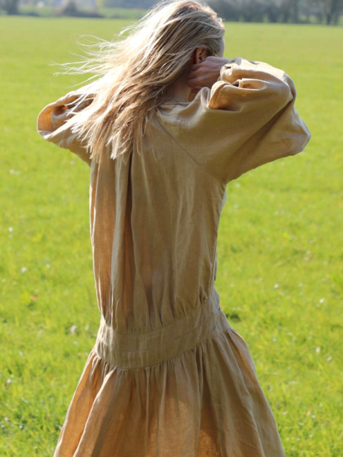 Mlant taille basse et emmanchures raglan, cette robe respire la nonchalance printanire !