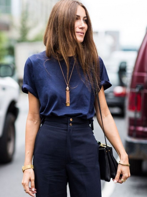 Le camaeu de bleu marine : une bonne alternative au total look noir !