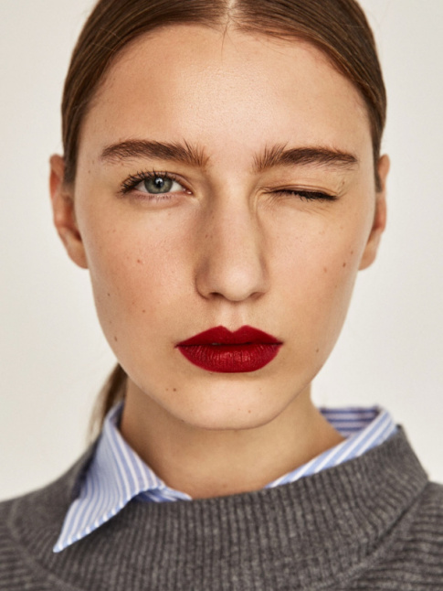 Rouge bien rouge + look preppy/casual = le bon mix