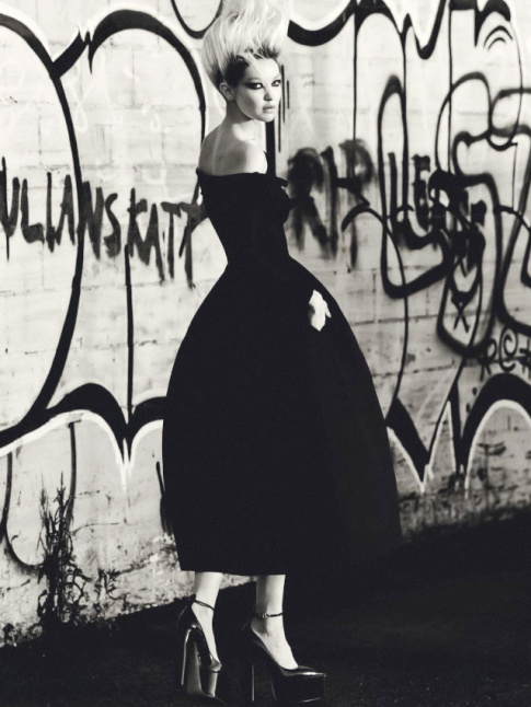 Quand nergie punk et vtements dramatiquement chics se tlescopent...