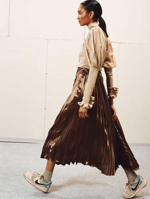 Tenue lgante + baskets = le bon mix