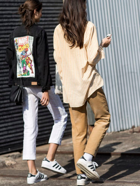 Wanted : une chemise  rayures jaunes  porter avec un pantalon camel !