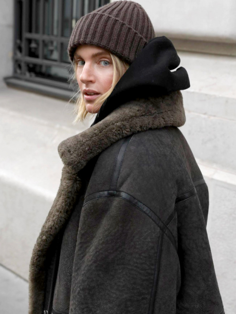 Oui au mix warmy mlant bonnet, capuche et peau laine !
