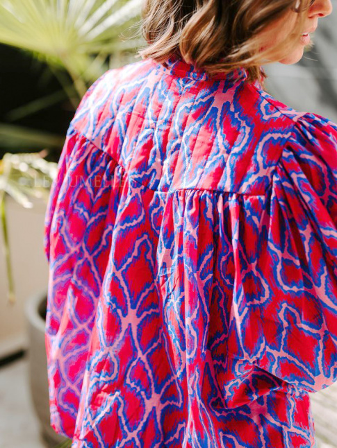 Wanted : une blouse de caractre susceptible de dynamiser n'importe quel short en jean !