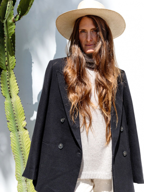 Pour ou contre le chapeau de paille pour accompagner une tenue automnale ?