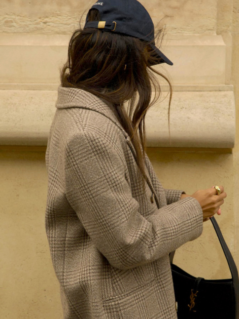 Manteau  carreaux + casquette = le bon mix