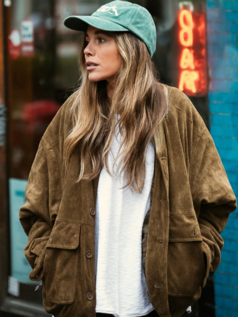 Wanted : un blouson vintage en daim marron clair un peu trop grand !