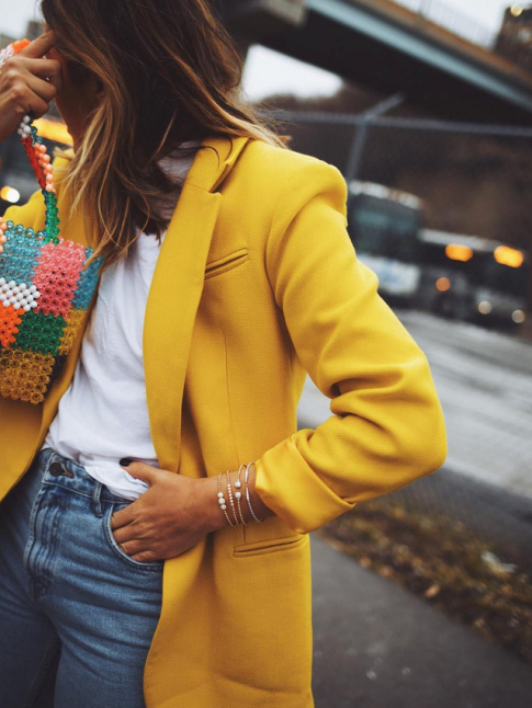 Wanted : un blazer jaune susceptible de booster notre humeur du jour !