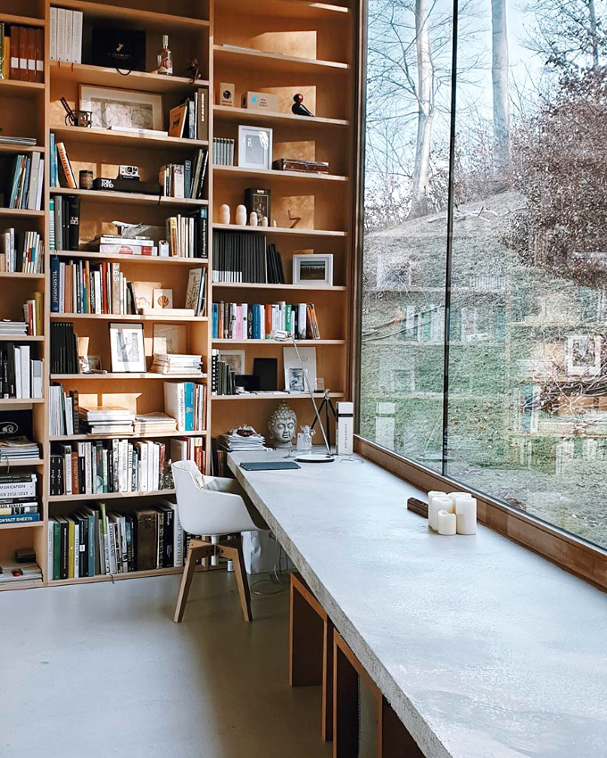 Cosy, épuré et lumineux, cet espace de travail a tout bon !
