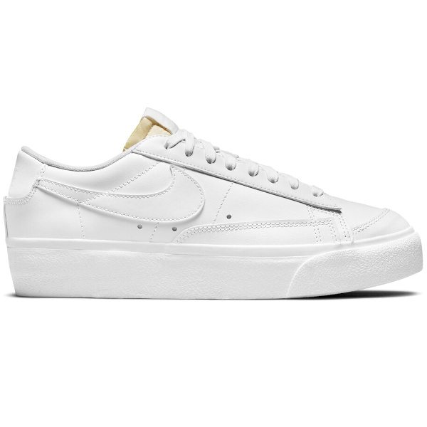 Baskets Blazer Low Nike blanches