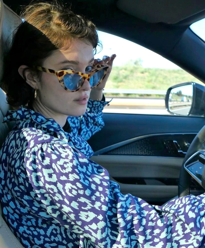 Oui au glamour rimant subtilement avec humour !