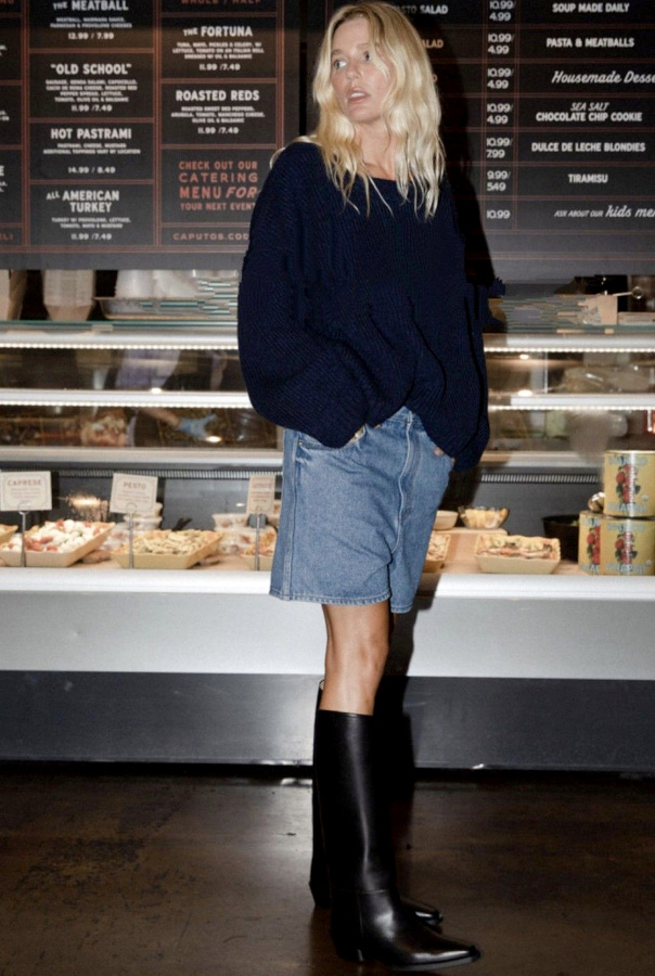 Mêlant cosyness et zeste d'audace, ce look a tout bon !