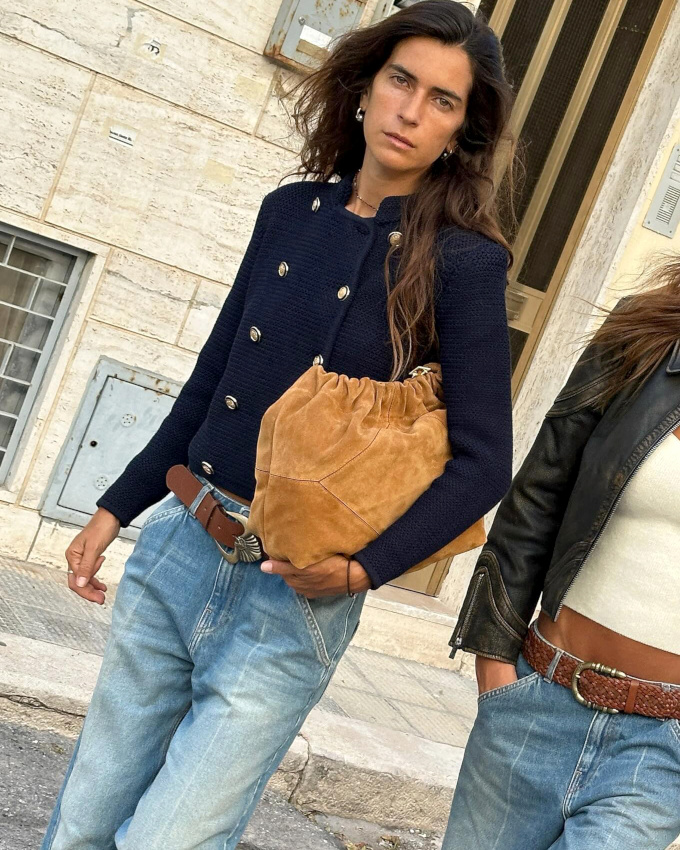La veste courte chic : la meilleure alliée du jean large !
