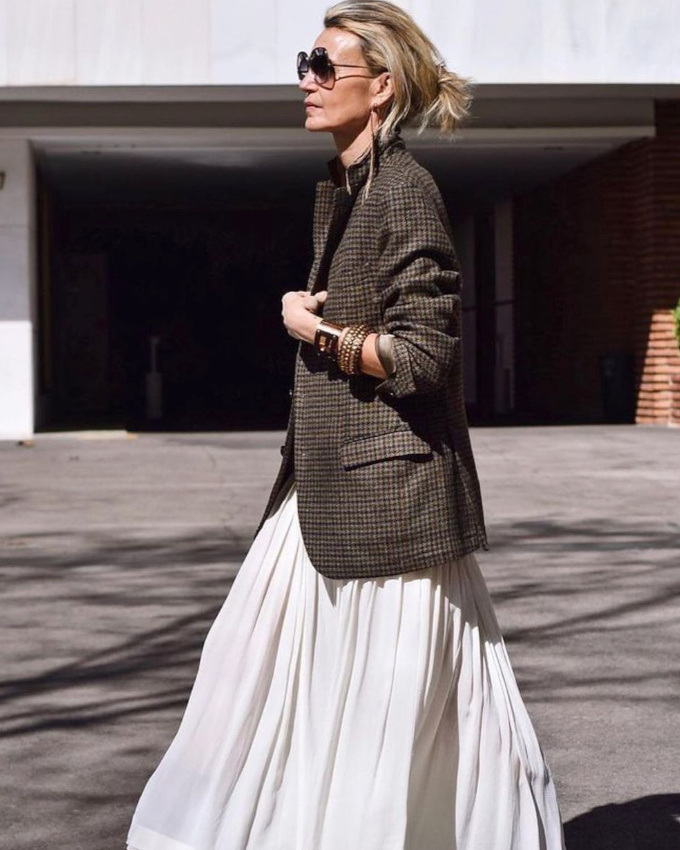 Mêlant fraîcheur du blanc et masculinité du tweed, ce look a tout bon !
