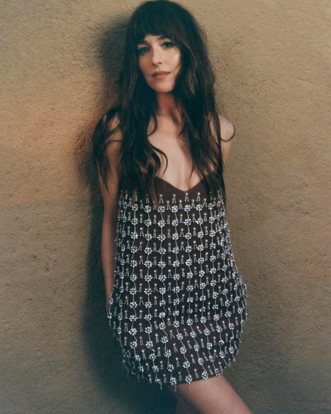 Maxi frange + mini robe = le bon mix