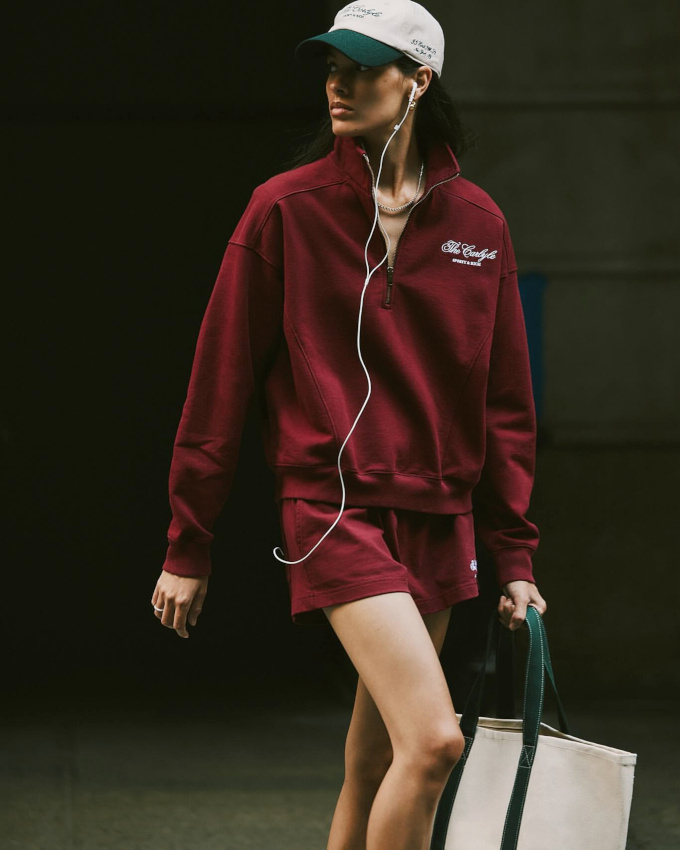 Oui aux tenues de sport ayant renoncé aux salles de gym et autres cours de tennis !