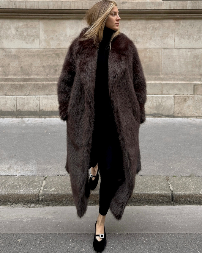 Le manteau en fausse fourrure marron : le doudou d'extérieur de la saison !