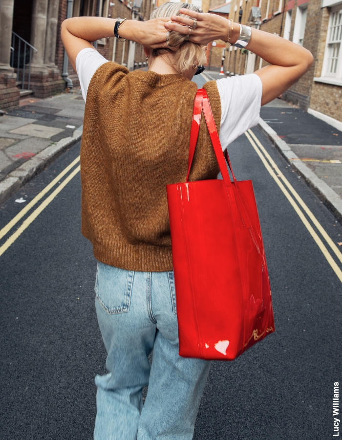 Look avec sac rouge