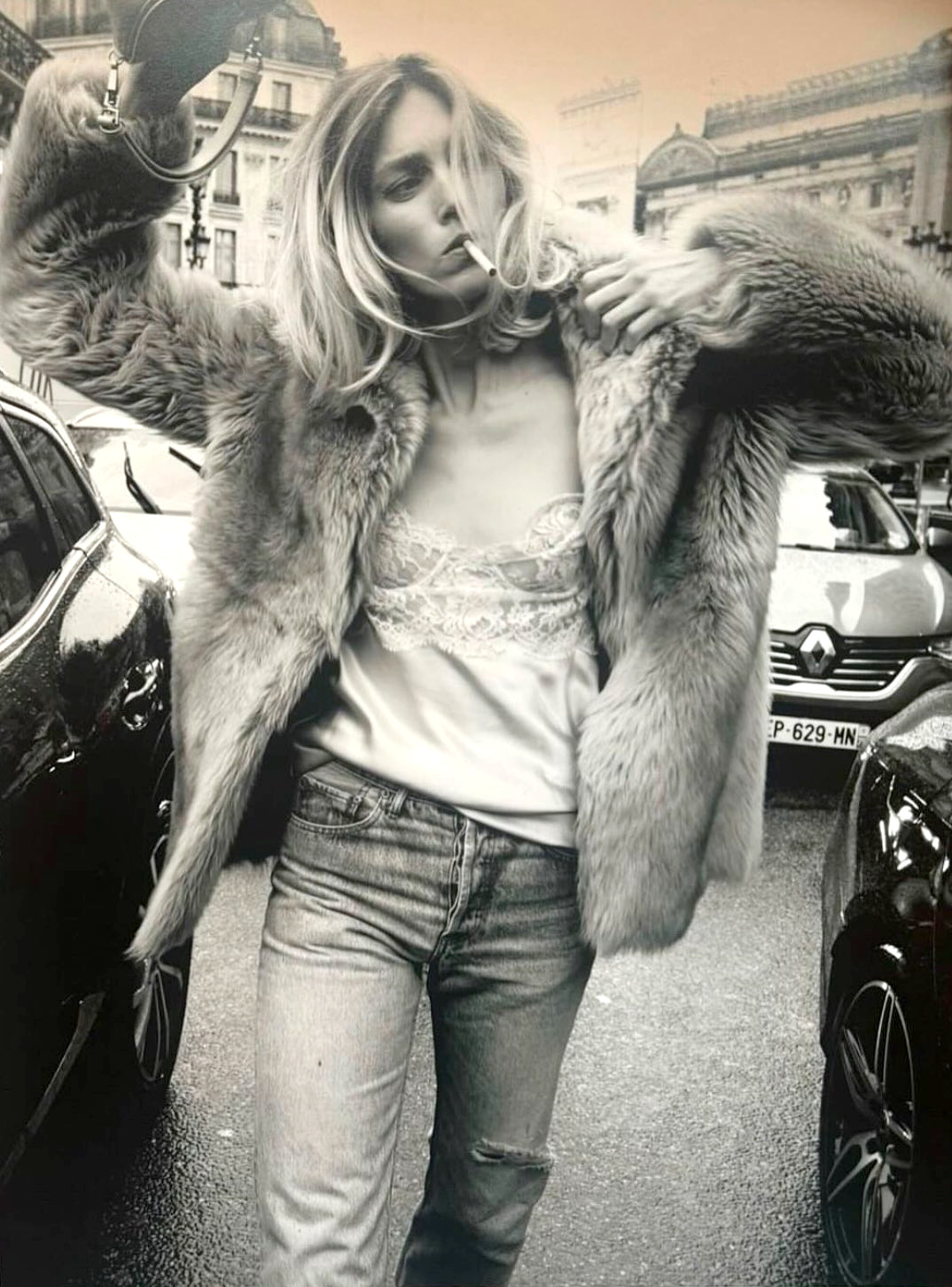Anja Rubik + dégaine post-nuit blanche = le bon mix