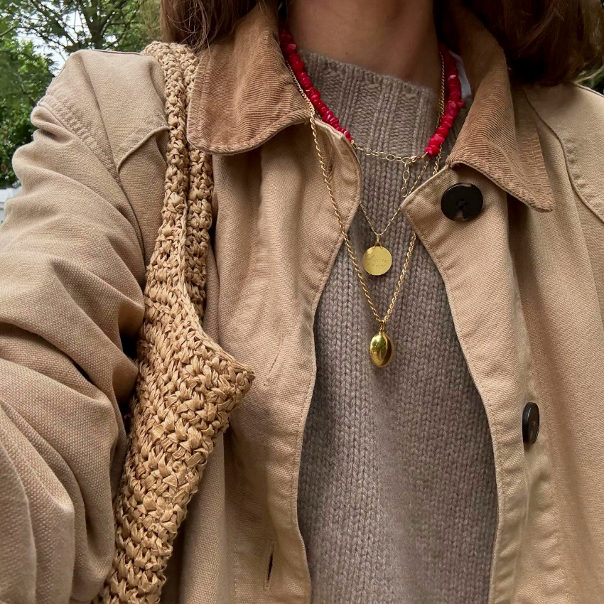 Camaïeu de beiges + touche de rouge = le bon mix