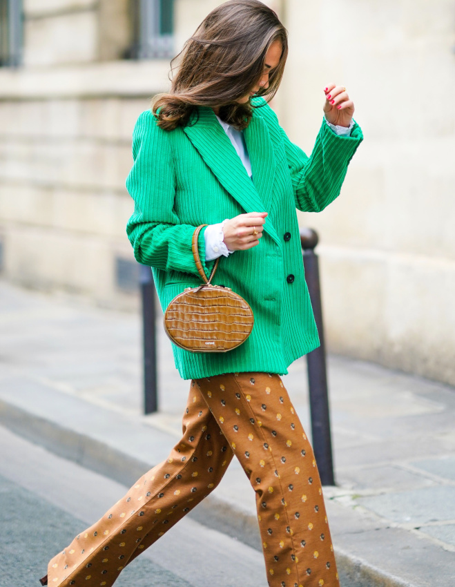 La fraîcheur du vert gazon sied particulièrement bien aux nuances caramel !