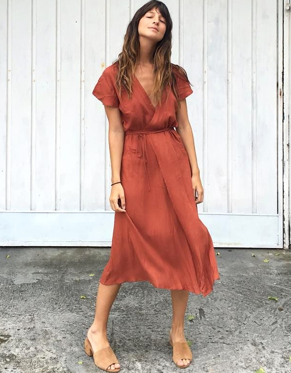 Robe rouge mi-longue