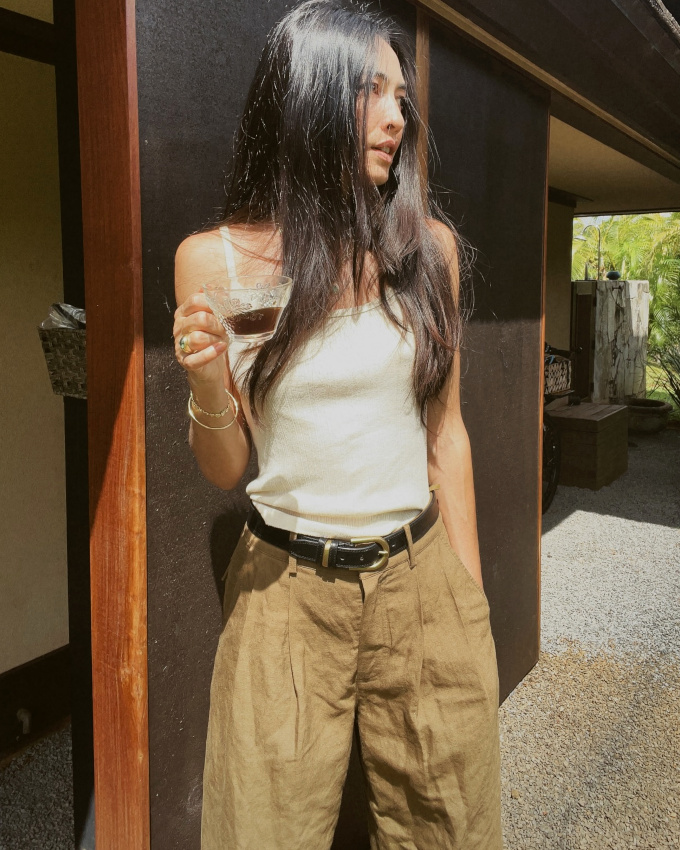 Mêlant féminité et casualness, ce look a tout bon !