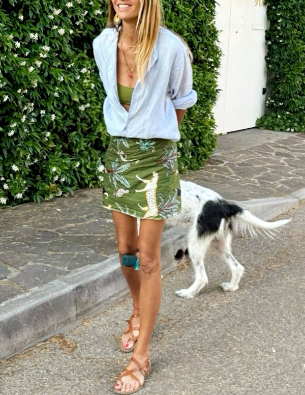 Chemise bleue + jupe verte