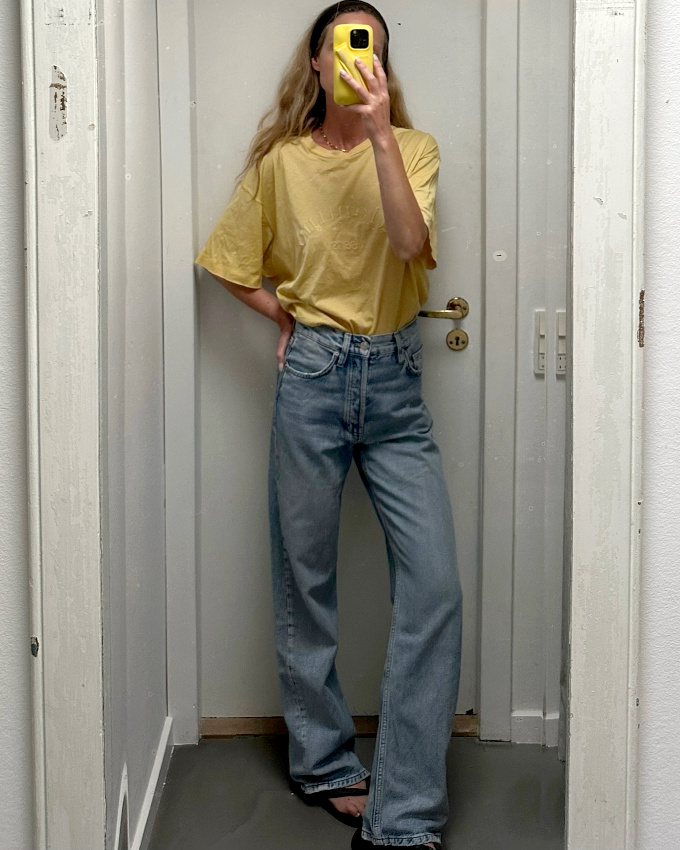 Wanted : un tee-shirt jaune un peu trop grand !