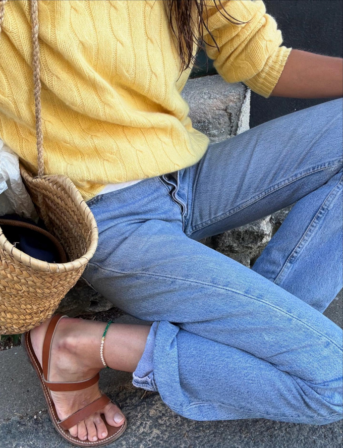 Oui au trio cachemire jaune/jean/cuir caramel !