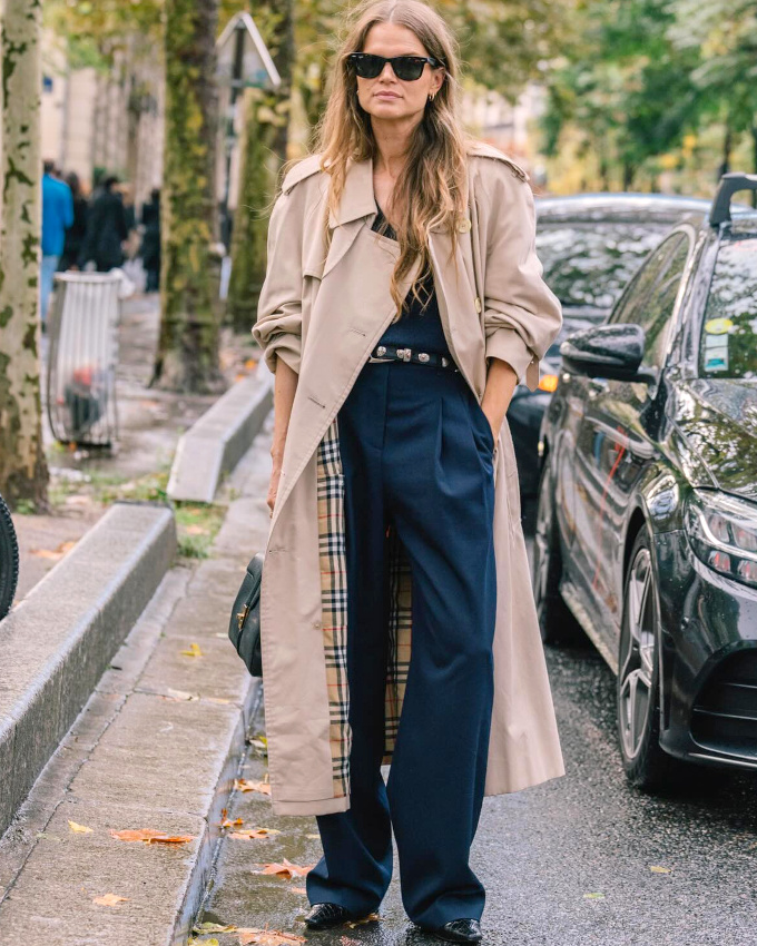 Oui au trench porté en mode boyish !