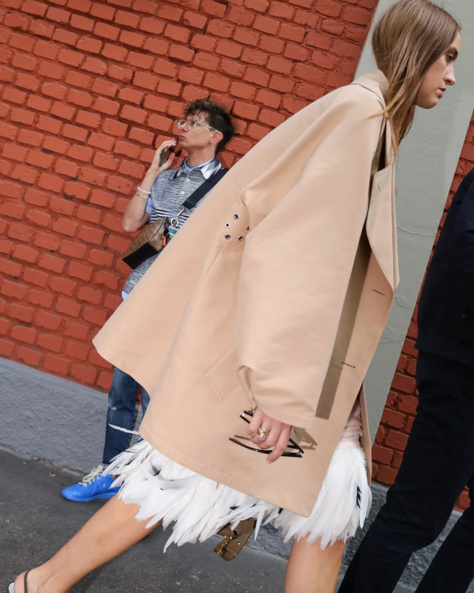 Trench + plumes = le bon mix