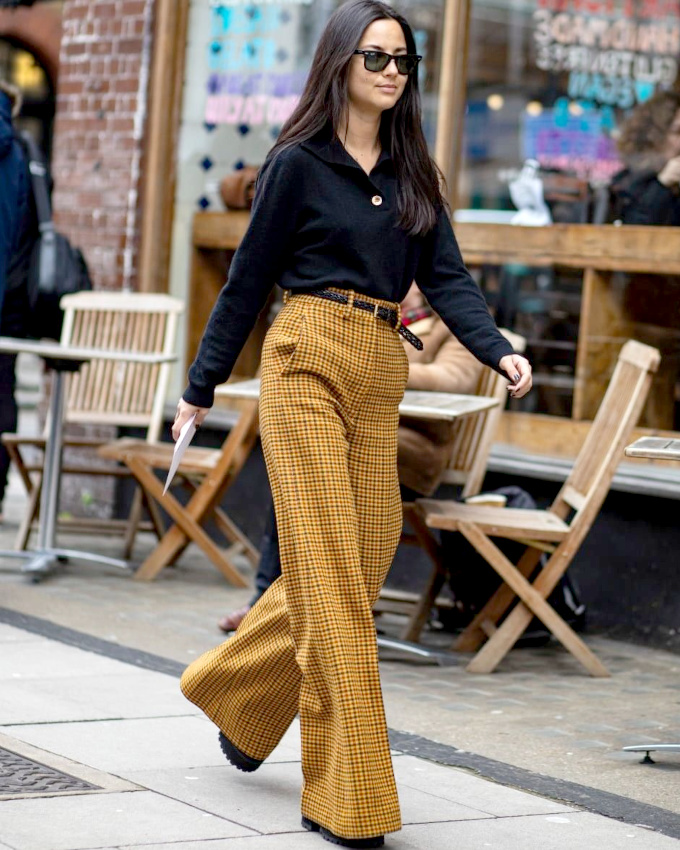 Ne jamais oublier que l'allure d'un pantalon à carreaux dépend de la taille de ceux-ci !