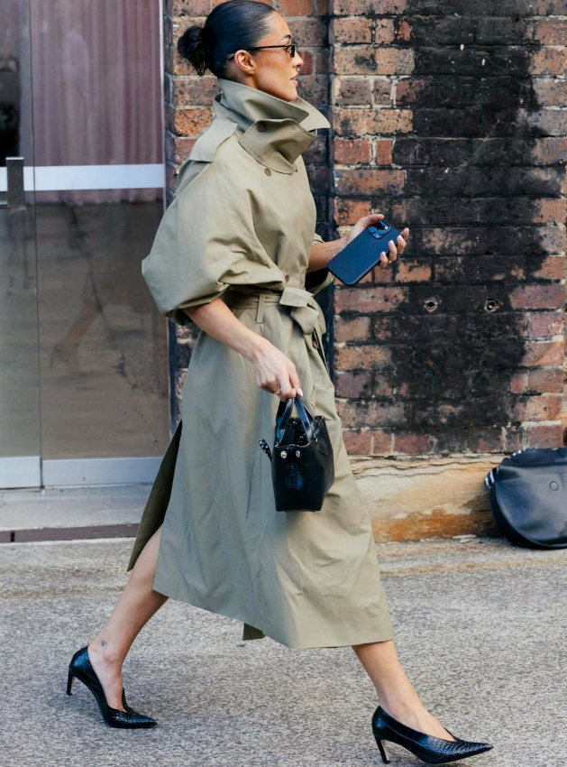 Trench + escarpins = le bon mix