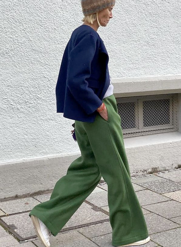 Veste bleu et pantalon vert