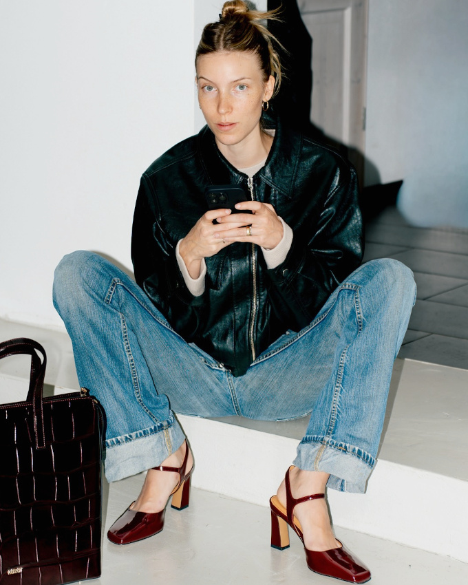 Associer look unisexe et talons est souvent une bonne idée !