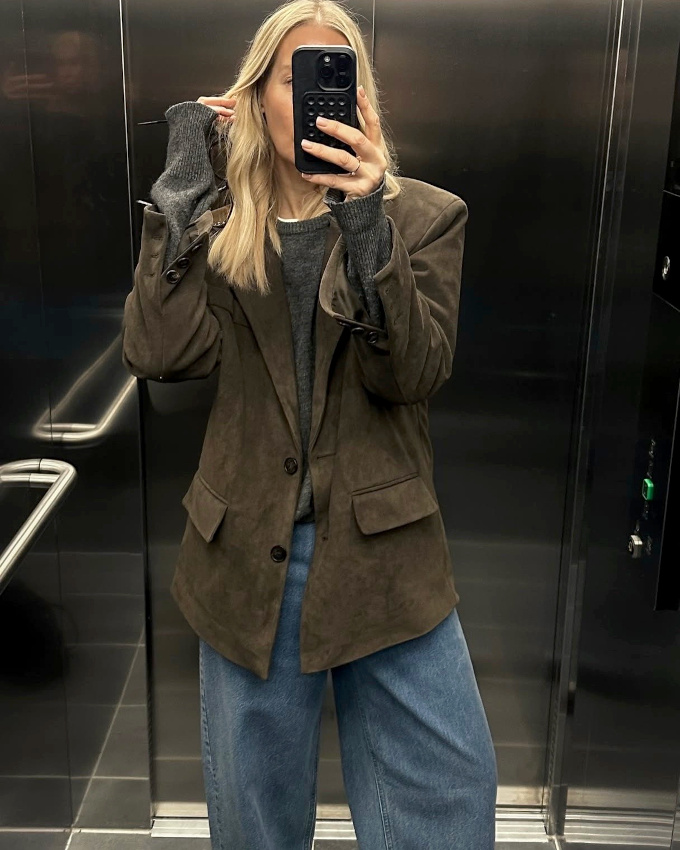 Envie d'un blazer en daim à porter en mode décontracté !