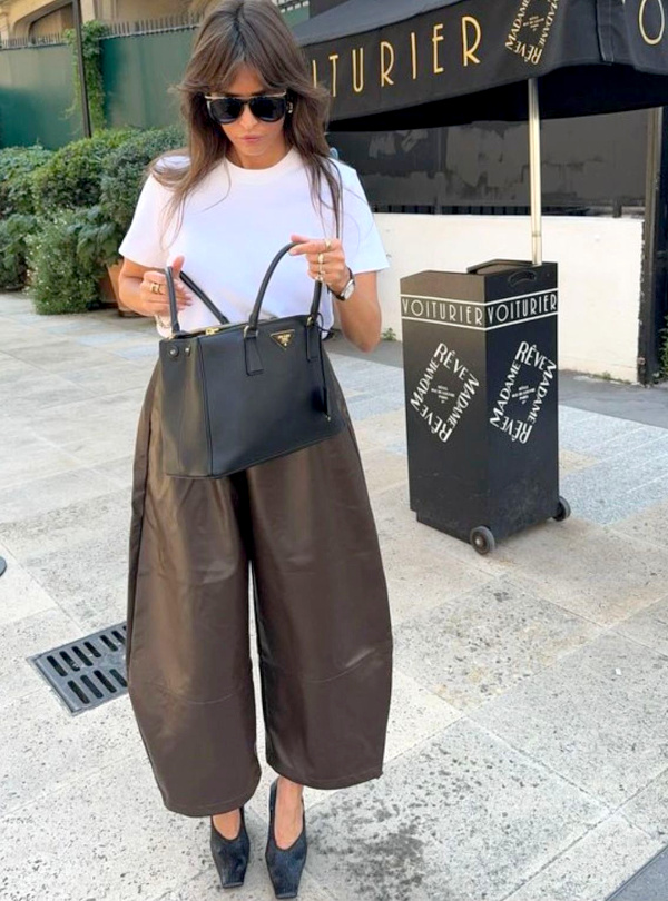 Tee-shirt blanc + pantalon en cuir