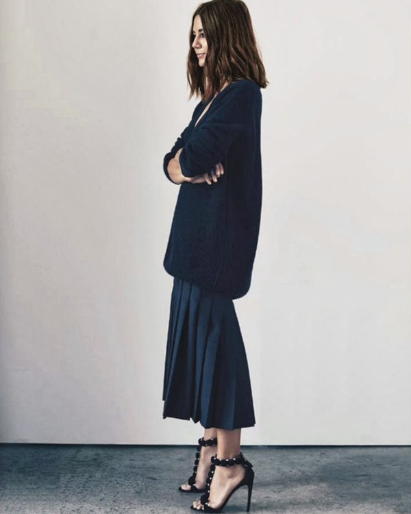 Pull bleu marine et jupe longue bleu marine
