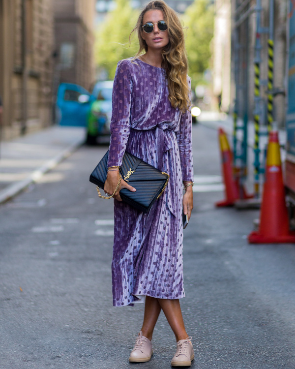 Robe en velours mauve