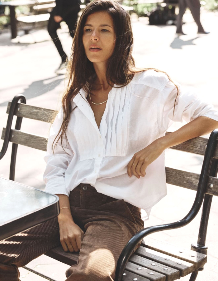 Blouse blanche + pantalon en velours marron