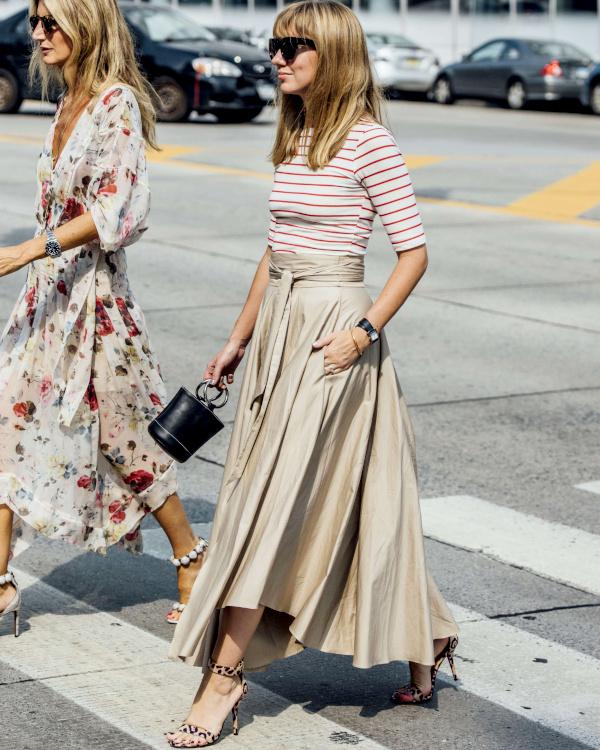 Marinière rouge et blanc et jupe midi