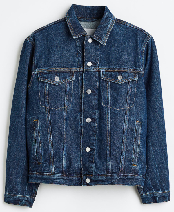 Veste en jean bleu brut à coupe droite, boutons métalliques et poches poitrine à rabat